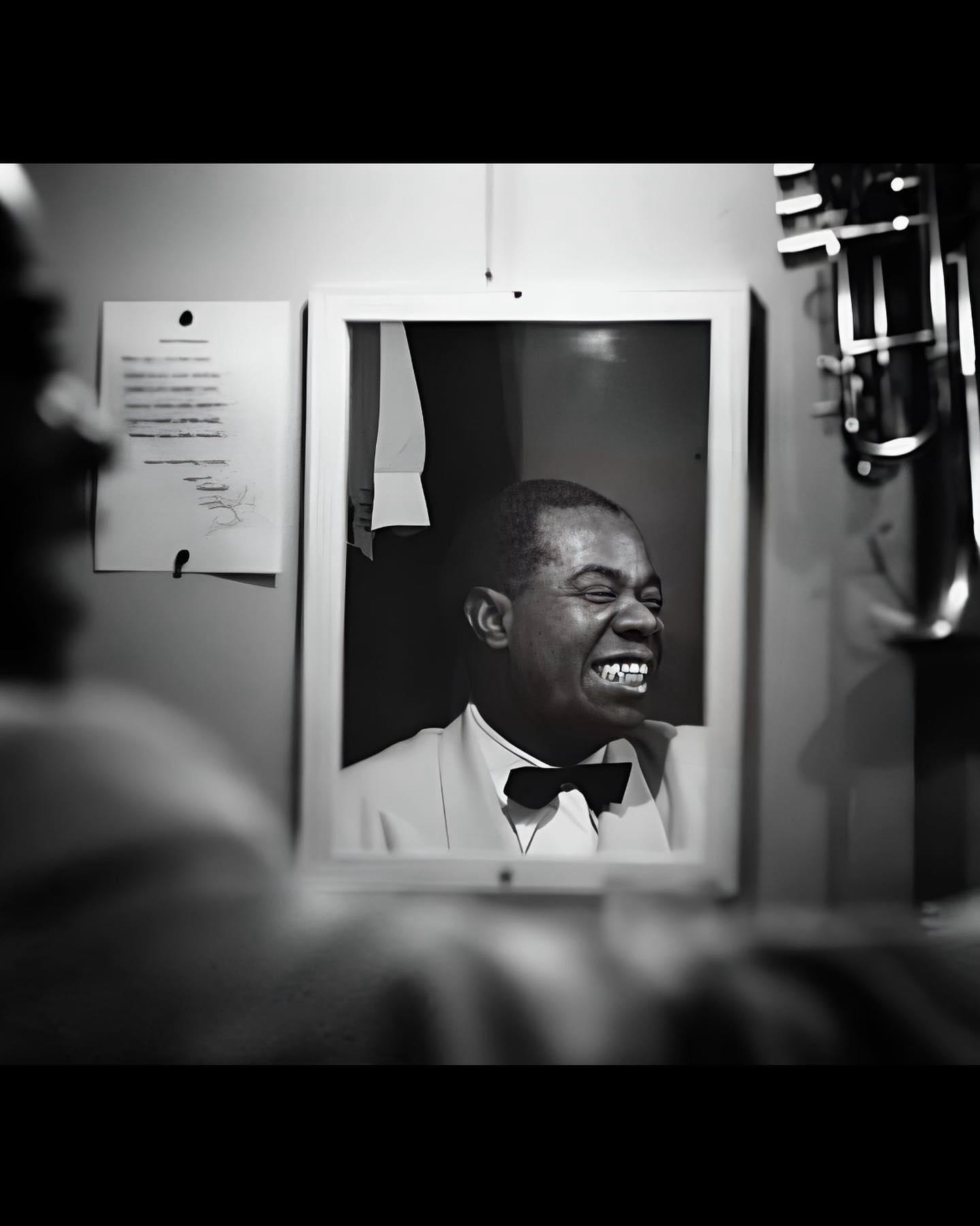 Jazz, Blues And Lounge Music - Louis Armstrong backstage, in the mirror…#louisarmstrong #jazz #jazza